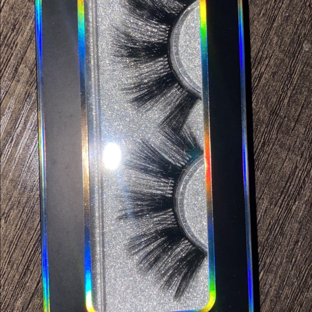 Eyelashes - Picture 10 of 13